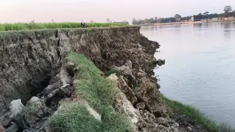 ৫৭৩ কোটি টাকার কুশিয়ারা ডাইক: তবুও থামছে না নদীভাঙন