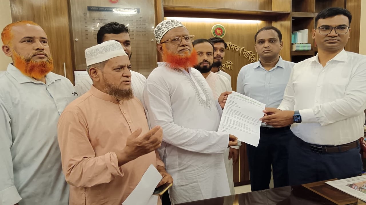 নরসিংদীতে লোডশেডিং ও  গ্যাস সঙ্কটের প্রতিবাদে ১১ দলের স্মারকলিপি

