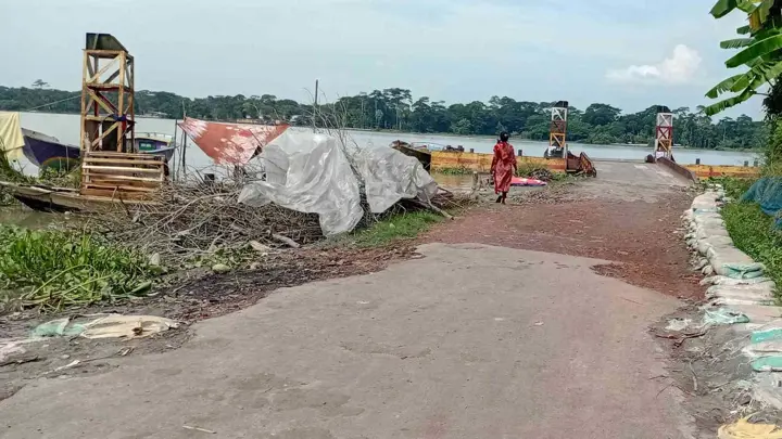 নলছিটি ফেরিঘাটের রাস্তা মেরামত, যাত্রীদের স্বস্তি