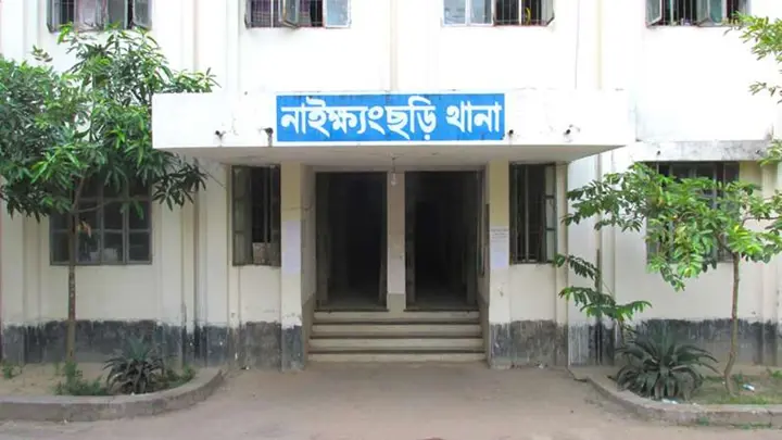 নাইক্ষ্যংছড়িতে পুলিশের ওপর হামলা, দেশি অস্ত্রসহ স্বামী-স্ত্রী আটক