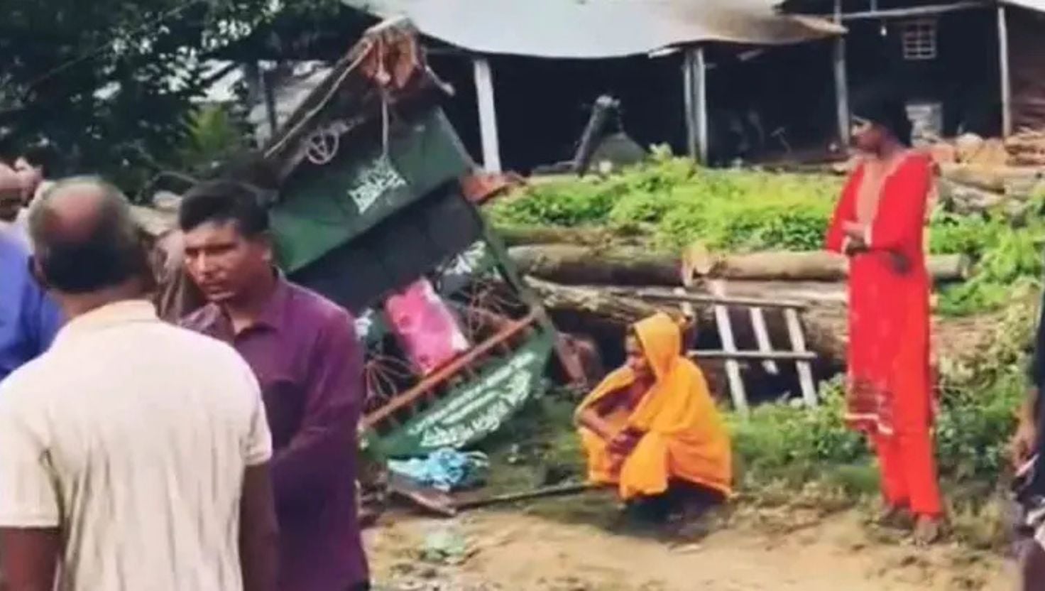 নাচোলে ট্রেনের ধাক্কায় ট্রলিচালক নিহত