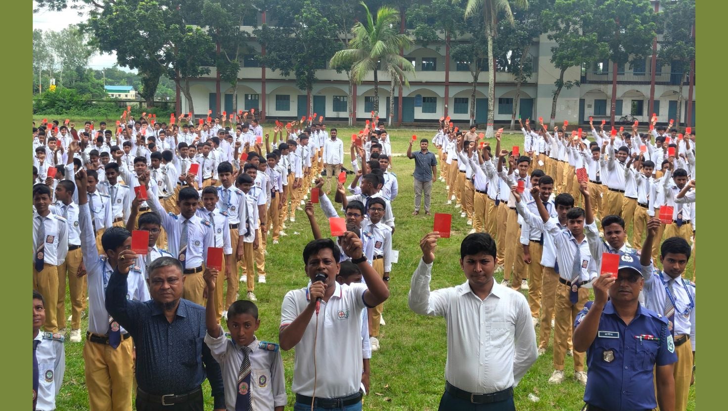 স্মার্টফোন আসক্তিকে লালকার্ড দেখিয়ে শতাধিক শিক্ষার্থীর শপথ 