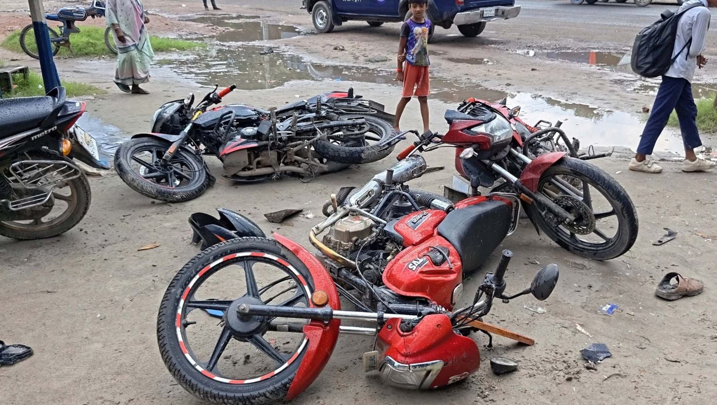 বড়াইগ্রামে সংঘর্ষে ১০ বিএনপি নেতাকর্মী আহত