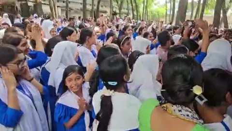 নাটোরে ছাত্রীদের আন্দোলনে প্রধান শিক্ষককে অনির্দিষ্টকালের ছুটি