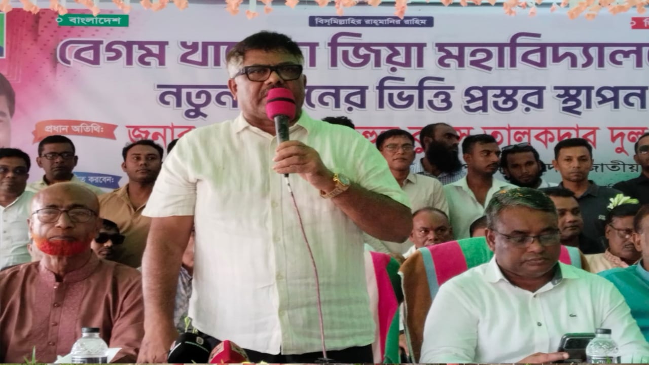 ফ্যাসিস্ট হাসিনা ভারতে বসে নতুন করে ষড়যন্ত্র করছে: হুইপ দুলু


