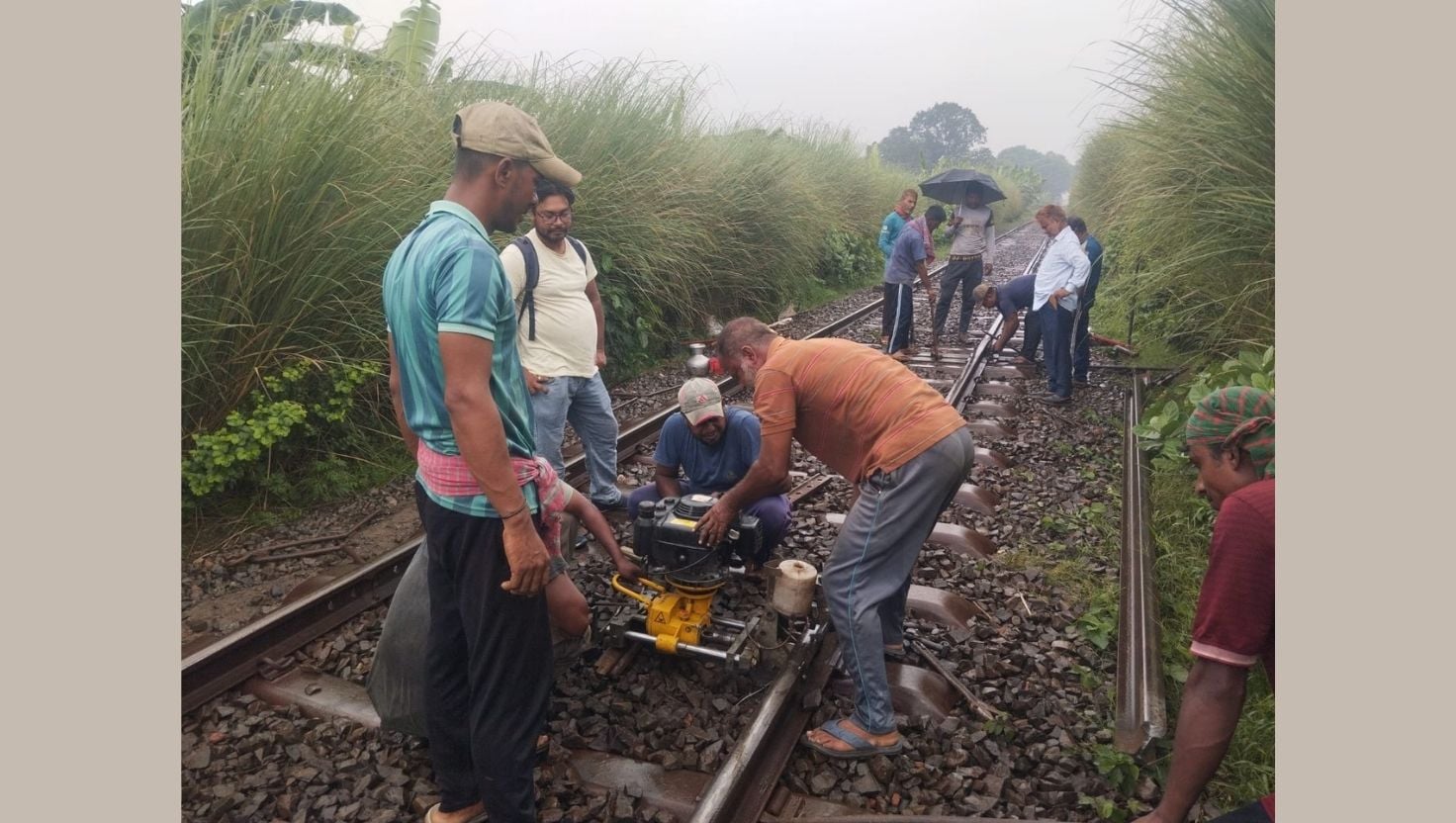 রাজশাহীর সঙ্গে সারা দেশের রেল যোগাযোগ স্বাভাবিক