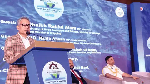 নিরাপদ জাহাজ ও শক্তিশালী নিয়ন্ত্রণব্যবস্থার তাগিদ নৌমন্ত্রীর