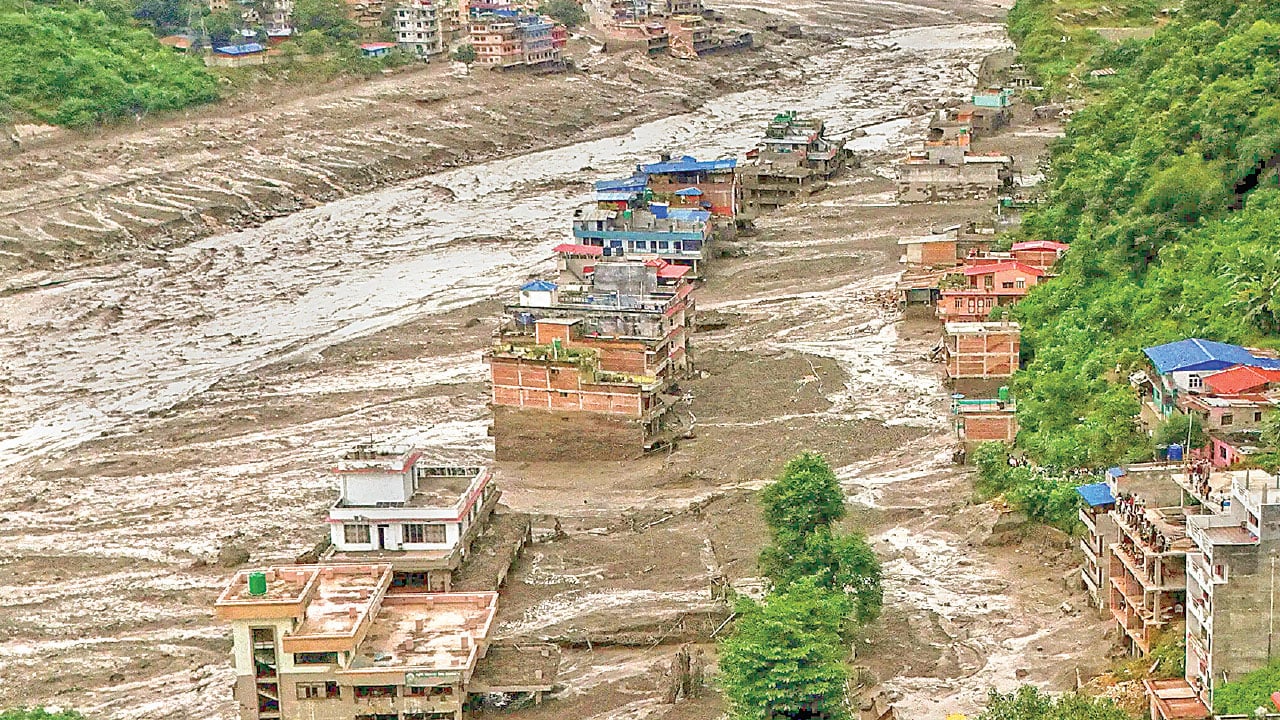 নেপালে ভয়াবহ হিমবাহ ধসে বিপুল প্রাণহানি