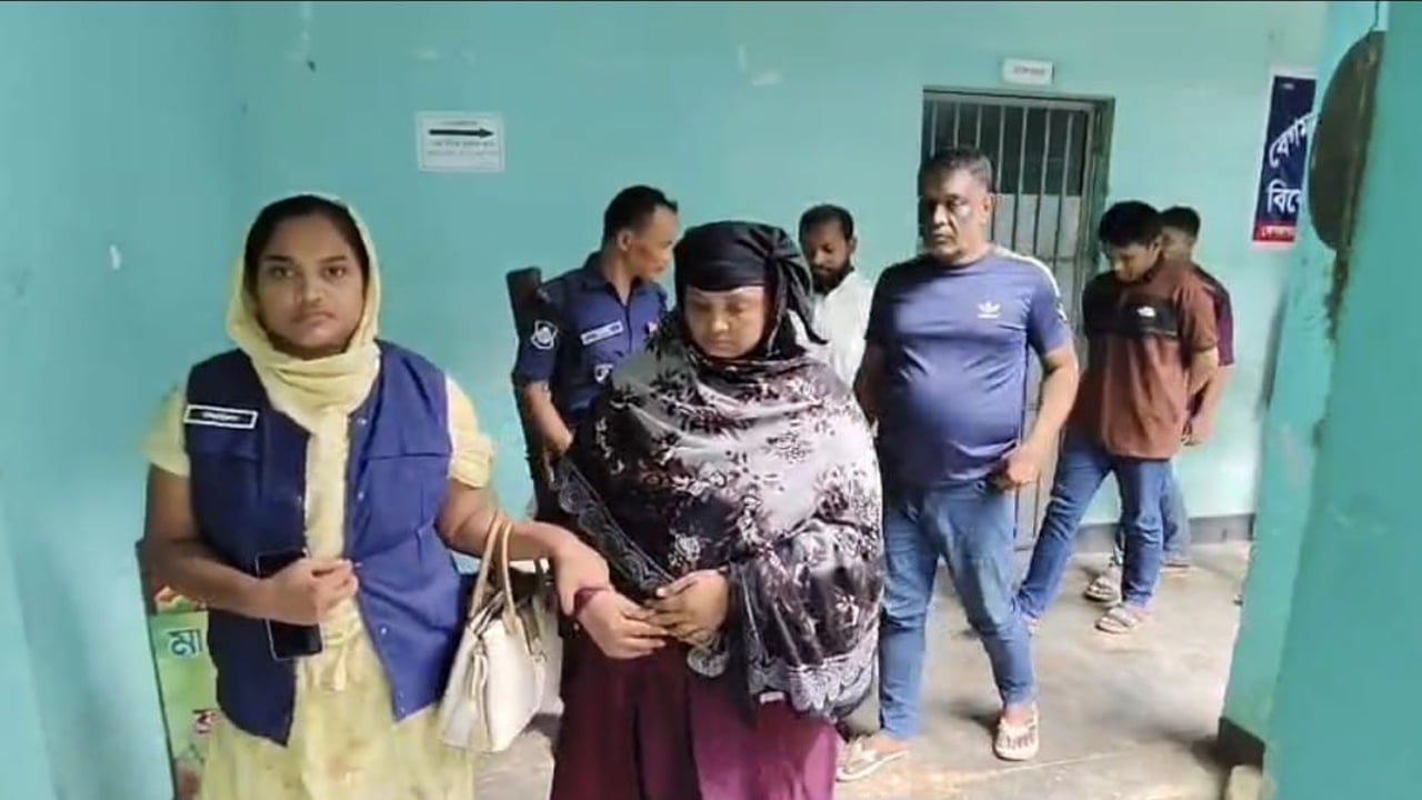 চাকরির প্রলোভনে তরুণীদের আটকে রেখে পর্নো ভিডিও তৈরি

