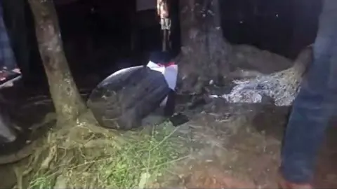 অভিমান করে বাড়ি থেকে বের হয় যুবক, একদিন পর পুকুরপাড়ে মিলল লাশ