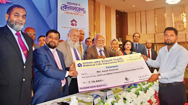 ন্যাশনাল লাইফের ৭.৬৫ কোটি টাকার দাবি পরিশোধ
