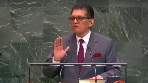 জাতিসংঘের সাধারণ পরিষদের সভাপতি হিসেবে খলিলুর রহমানের শপথ