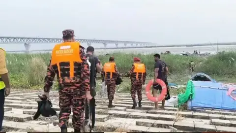 লৌহজংয়ে পদ্মা নদীতে গোসলে নেমে ঢাকার ২ পর্যটক নিখোঁজ