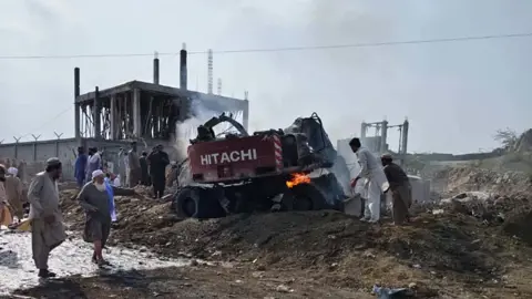 পাকিস্তানে পুলিশ চেকপোস্টে বোমা হামলা, নিহত ১১