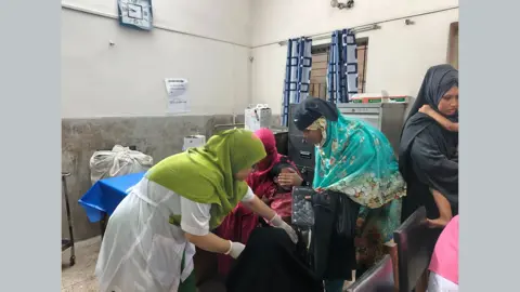 আড়াইহাজারে পাগলা কুকুরের কামড়ে দুই দিনে আহত ৫৪