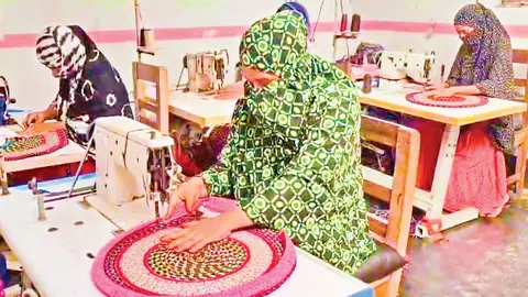 পাপোশ তৈরি করে স্বাবলম্বী