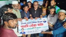 ভাঙ্গুড়ায় নৌকা বাইচ প্রতিযোগিতা
