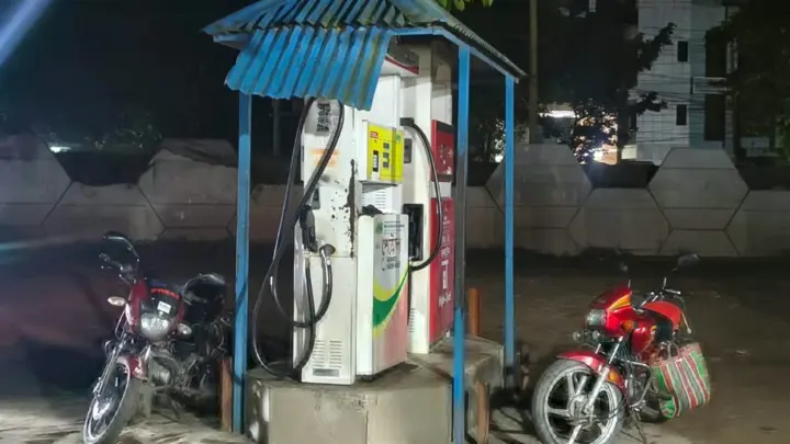 জ্বালানির তেলের দাম বাড়ার খবরে চুয়াডাঙ্গায় অধিকাংশ পাম্পে বিক্রি বন্ধ