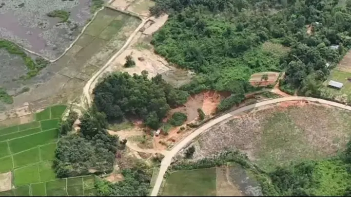
উখিয়ায়  পাহাড় কাটার সময় ড্রোন উড়িয়ে ডাম্পার জব্দ