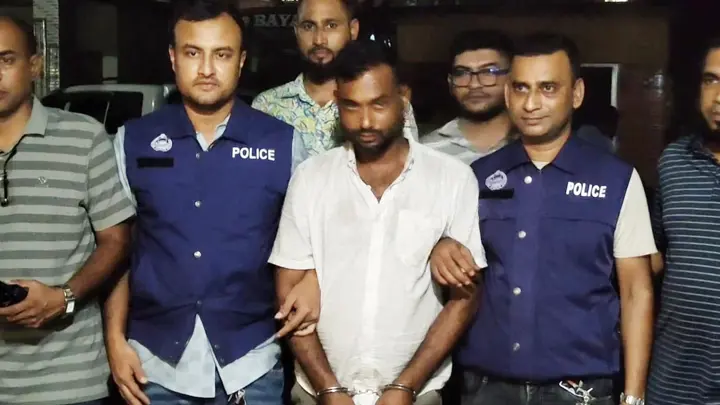 বিদেশি পিস্তল ও গুলিসহ যুবক গ্রেপ্তার
