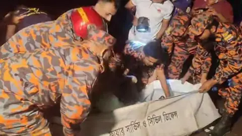 পূজা দেখতে গিয়ে নৌকাডুবি: বাড়ি ফেরা হলো না মা-মেয়ের
