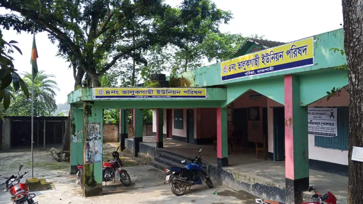 পুঠিয়ায় ইউপি চেয়ারম্যান নেই, সেবা পেতে নাকাল মানুষ