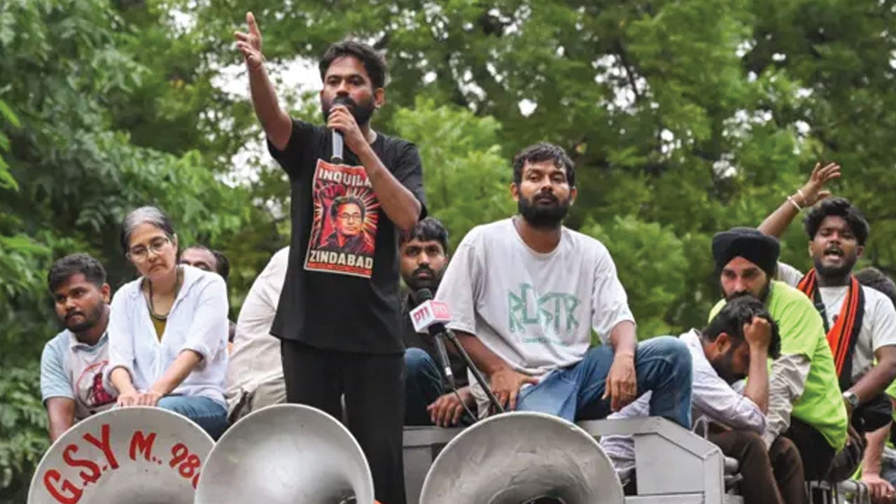 পুরোনো-ভূত-ভয়-দেখাচ্ছে,-জ্বলছে-ভারত
