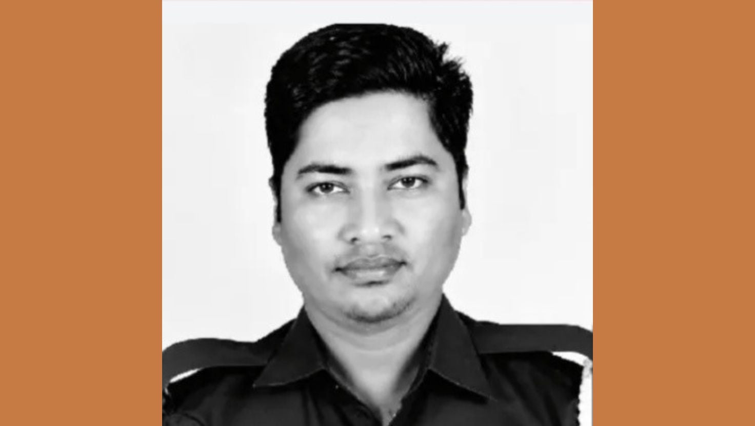 পুলিশের পিকআপের ওপর ট্রাক উল্টে কনস্টেবলের মৃত্যু