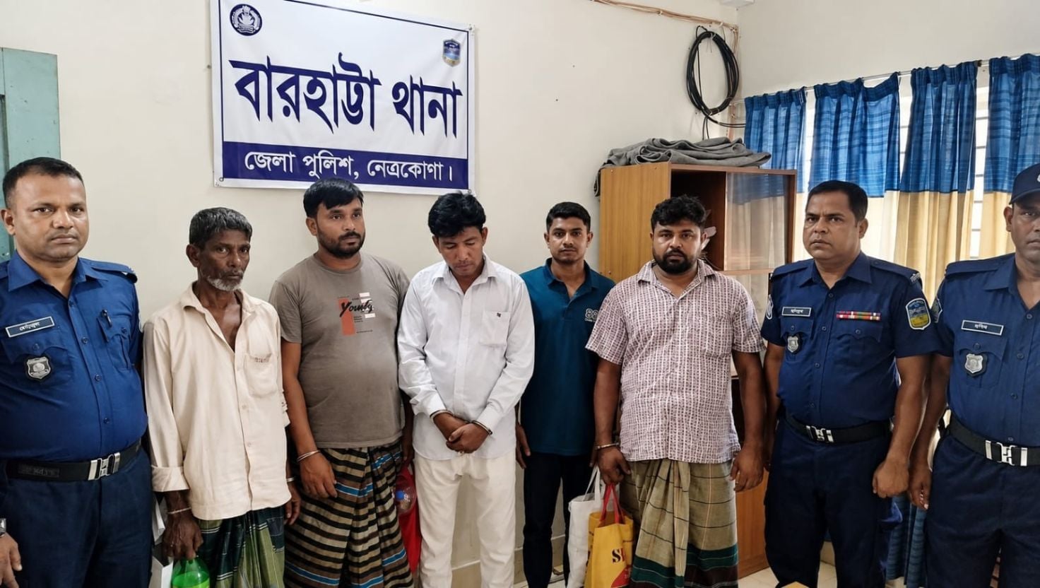 বারহাট্টায় জুয়ার আসর থেকে দুই ইউপি সদস্যসহ আটক ৫
