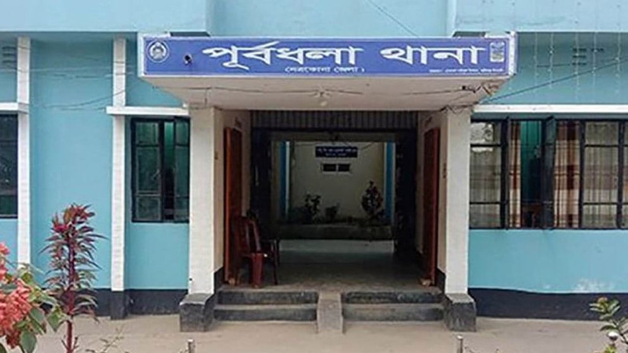 শিয়াল তাড়ানোর ফাঁদে বিদ্যুৎস্পৃষ্ট হয়ে গৃহবধূর মৃত্যু
