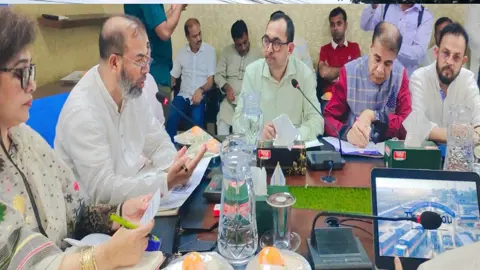 বেনাপোল বন্দরে সক্ষমতা বাড়াতে কাজ করছে সরকার: পরিবেশ প্রতিমন্ত্রী 
