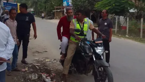 প্রধানমন্ত্রীকে নিয়ে সমালোচনা করায় স্কুলশিক্ষক আটক