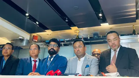 বোয়িংয়ের সঙ্গে ১১টি বিমান কেনার চুক্তি হয়েছে: মাহদী আমিন