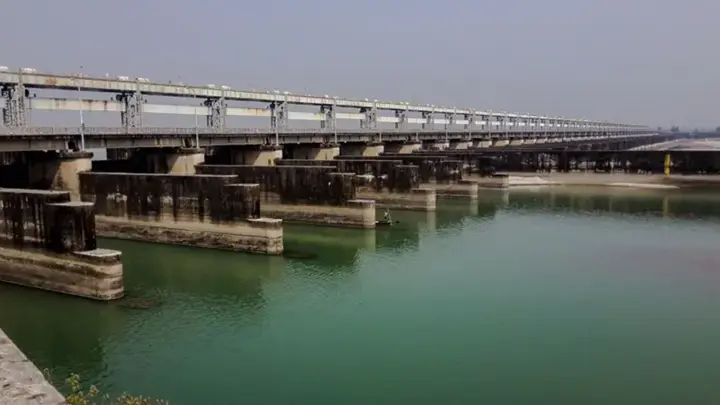 ফারাক্কা বাঁধ ভেঙে ফেলাই সমাধান