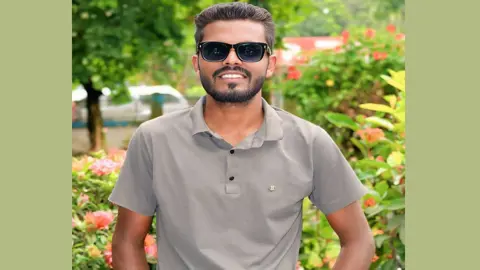 ইয়াবাসহ স্বেচ্ছাসেবক দলের নেতা গ্রেপ্তার
