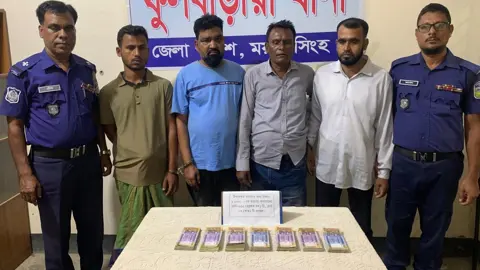 ফুলবাড়ীয়ায় ৬ লাখ টাকার জাল নোট উদ্ধার, গ্রেপ্তার ৪