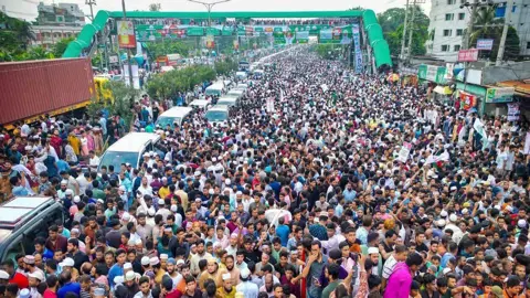 শর্টটাইমের লংমার্চ ও পাল্টাপাল্টি হুঁশিয়ারি