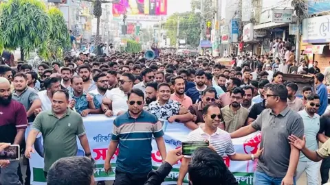 দেশকে অস্থিতিশীল করার প্রতিবাদে ফেনীতে ছাত্রদলের বিক্ষোভ 