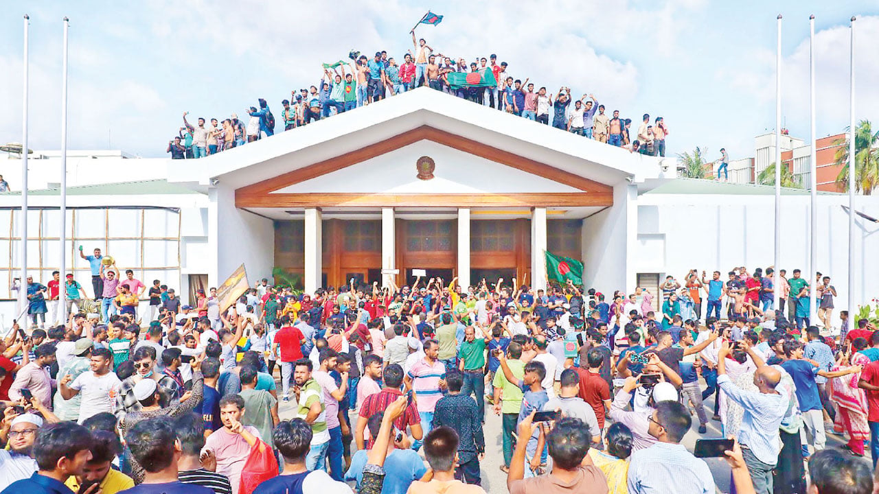 ফ্যাসিবাদের পতনের পর নতুন প্রত্যাশা