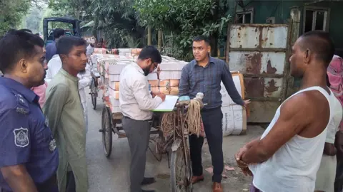 মধুপুরে বিনা মূল্যের পাঠ্যবই কেজি দরে বিক্রির অভিযোগ, গ্রেপ্তার ১
