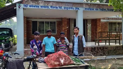 বক শিকার করার অপরাধে দুই যুবককে জেল-জরিমানা