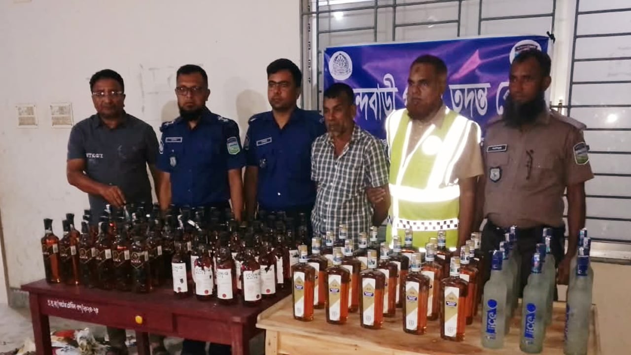 পুকুর থেকে ভারতীয় মদ উদ্ধার, গ্রেপ্তার ১
