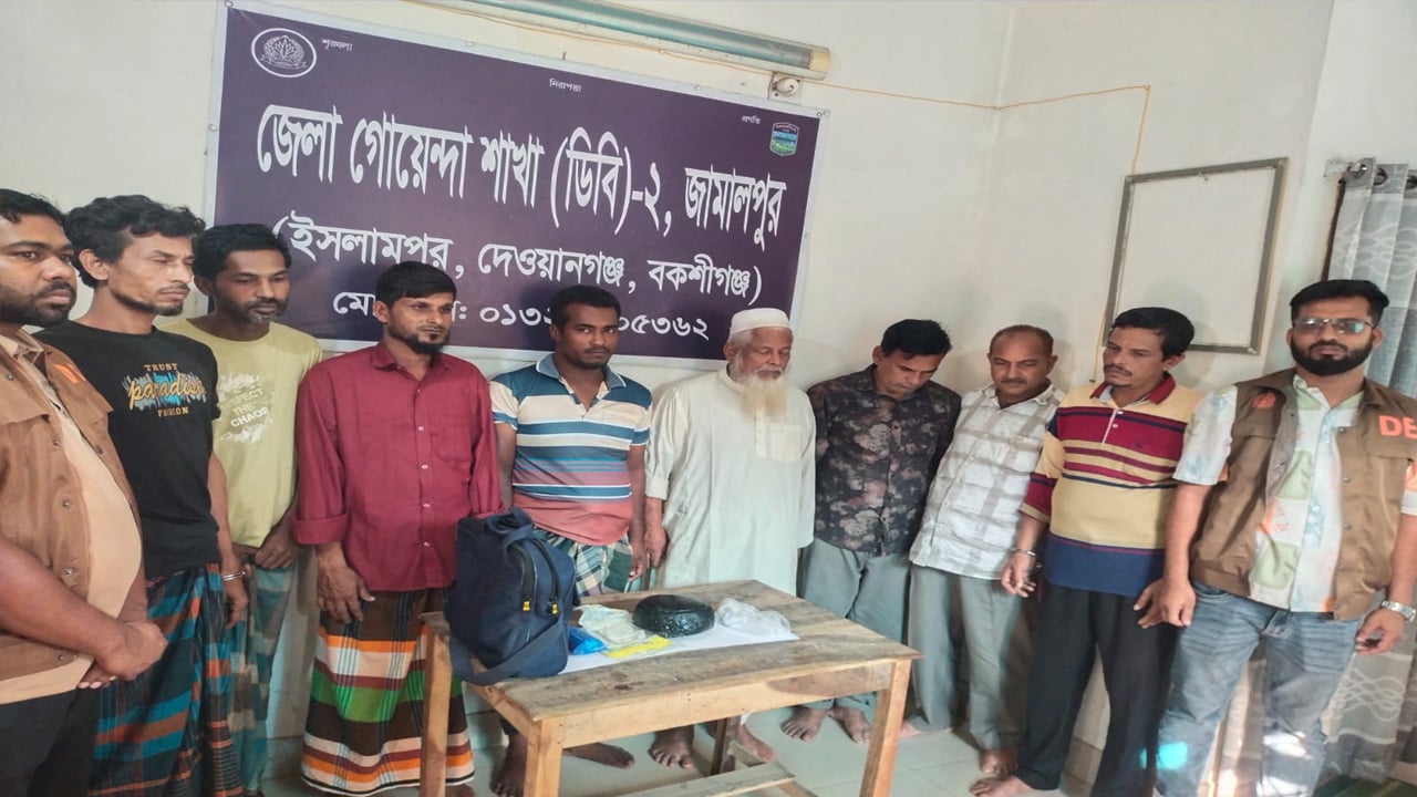 জামালপুরে কষ্টিপাথর ও ভারতীয় মদসহ আটক ১১
