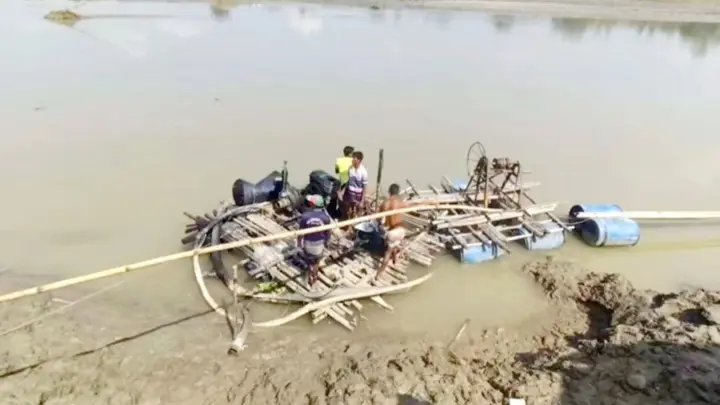 বকশীগঞ্জে অবৈধ বালু উত্তোলনের বিরুদ্ধে অভিযান, ড্রেজার জব্দ