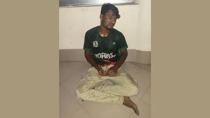 শাবিপ্রবিতে রাতে নারী শিক্ষার্থীকে উত্ত্যক্ত করায় বহিরাগতকে থানায় হস্তান্তর 