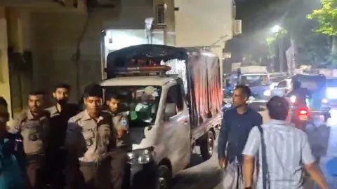 বগা থাকার খবরে নগর ভবনে পুলিশ, ঊর্ধ্বতন কর্মকর্তার বক্তব্য নিয়ে ধোঁয়াশা
