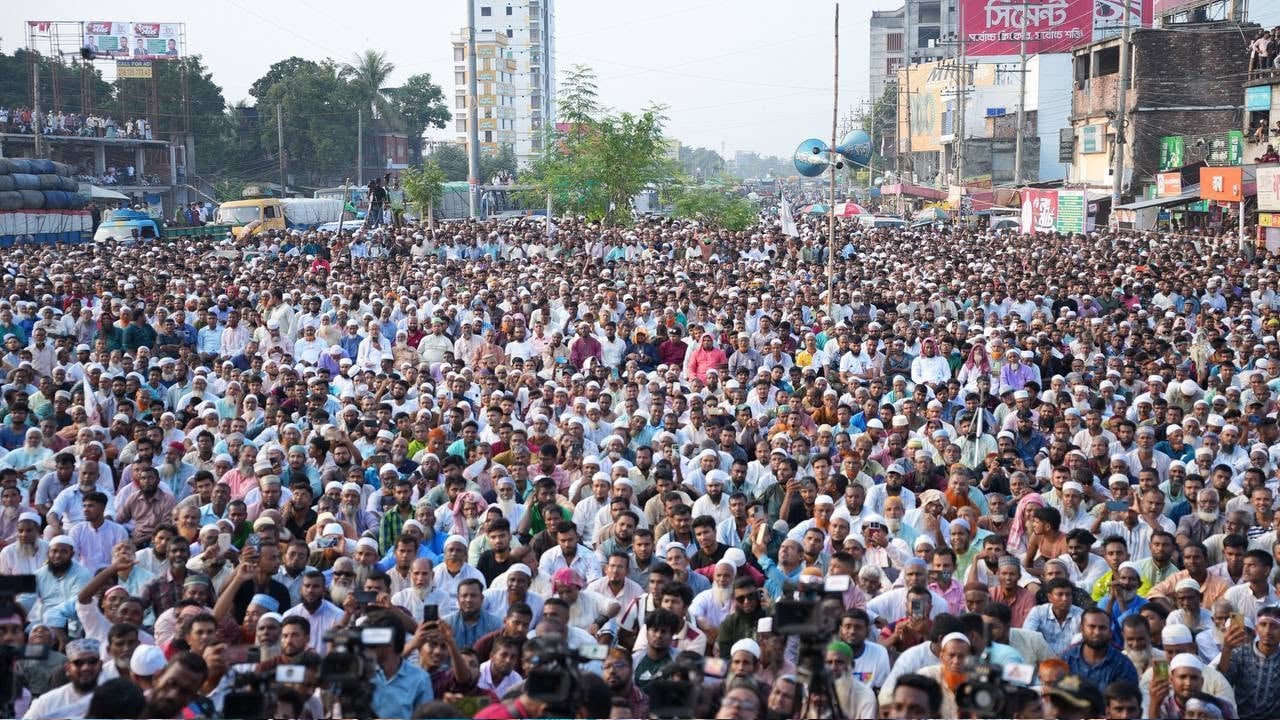 বগুড়ায় ভাটিয়ালি বিমান মোড়ে অনুষ্ঠিত জনসভা বড় সমাবেশে রূপ নেয়। ছবি: আমার দেশ