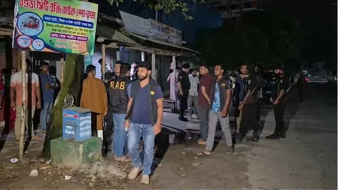 বগুড়ায় ফাঁকা গুলি ছুড়ে আতঙ্ক সৃষ্টি, যুবককে ছুরিকাঘাত