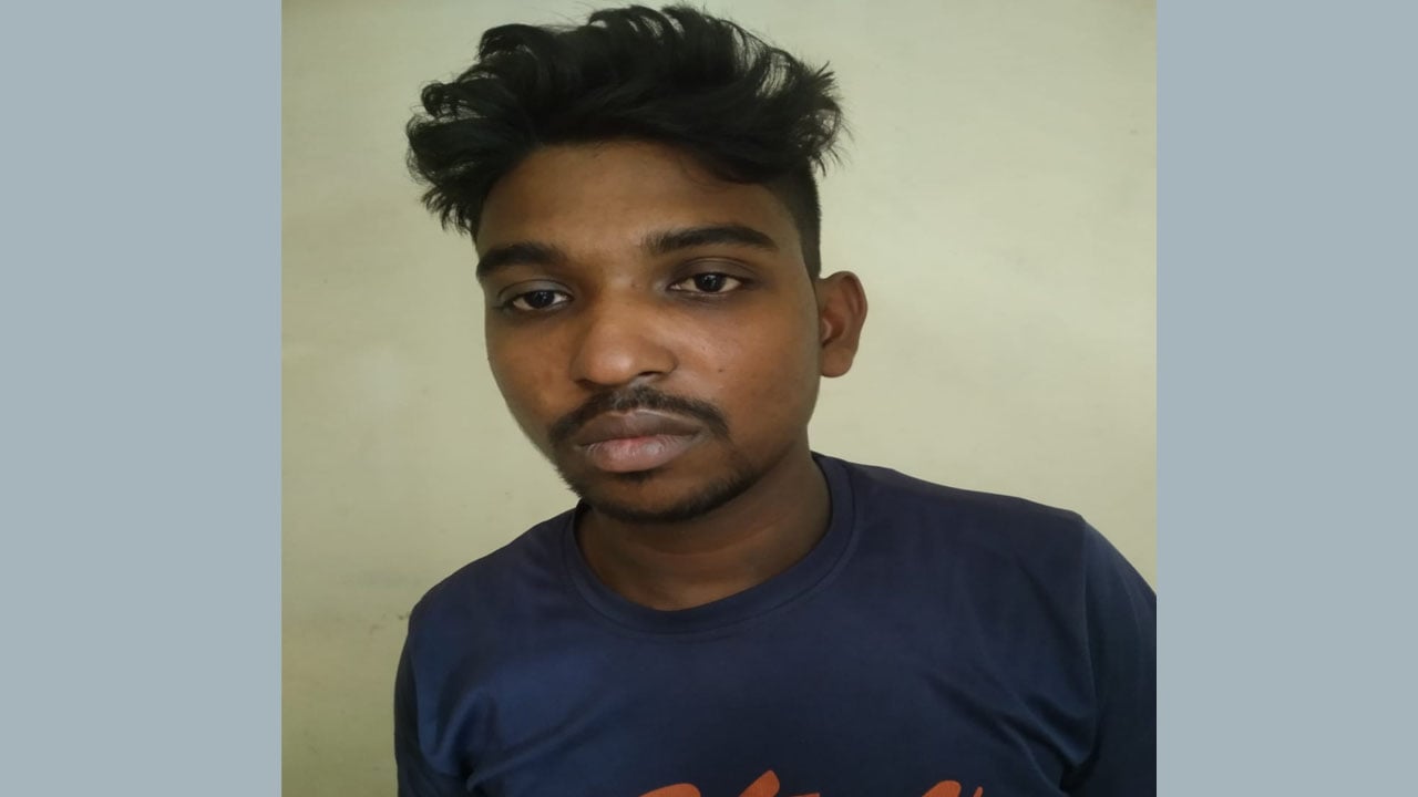 চলন্ত ট্রেনে যাত্রী ধর্ষণের ঘটনায় রেলওয়ে থানায় মামলা, গ্রেপ্তার ১