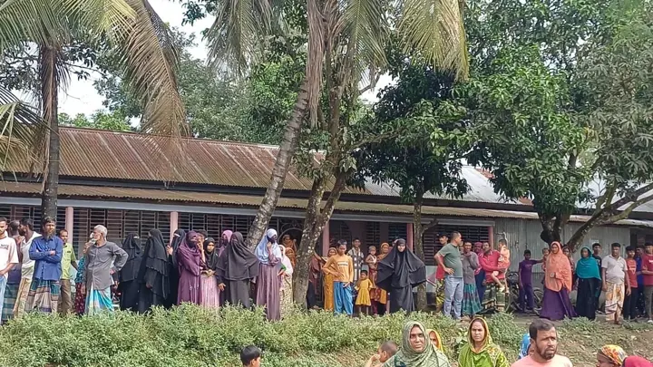 বগুড়ায় ঘরের ভেতর থেকে গলাকাটা লাশ উদ্ধার